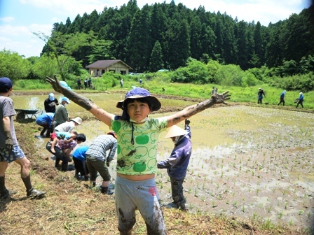 田植え　どろんこ