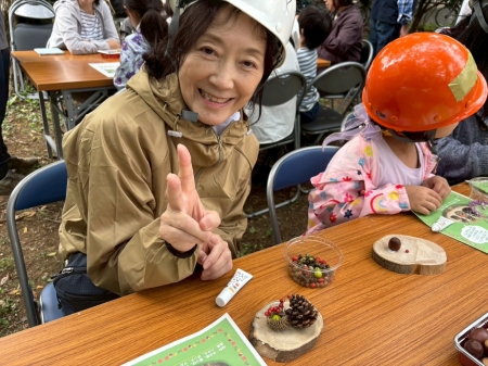 作品完成でピースサイン