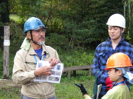 講師の方による動植物の説明